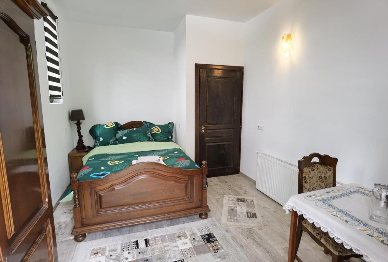 Conacul Caterinei Hotel Polovragi Ngoại thất bức ảnh